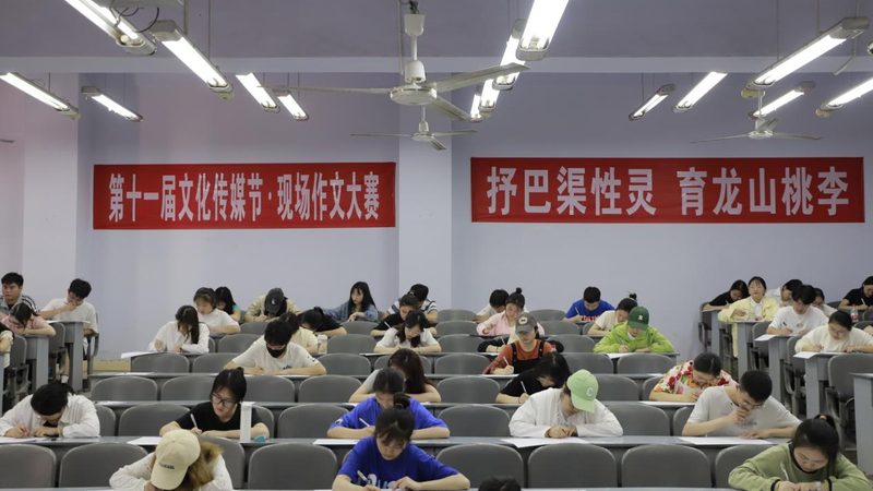品牌策划公司的收费标准通常由以下几部分构成：
